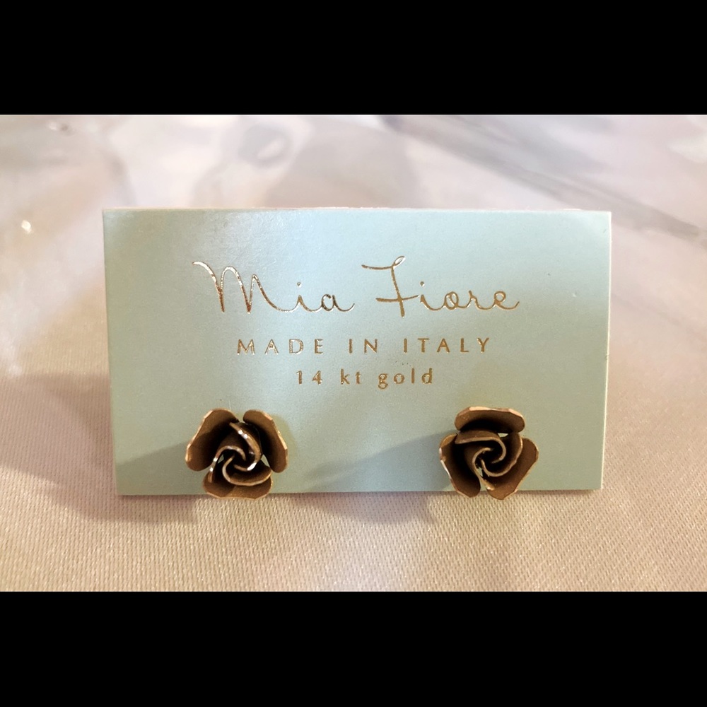Rose gold stud earrings